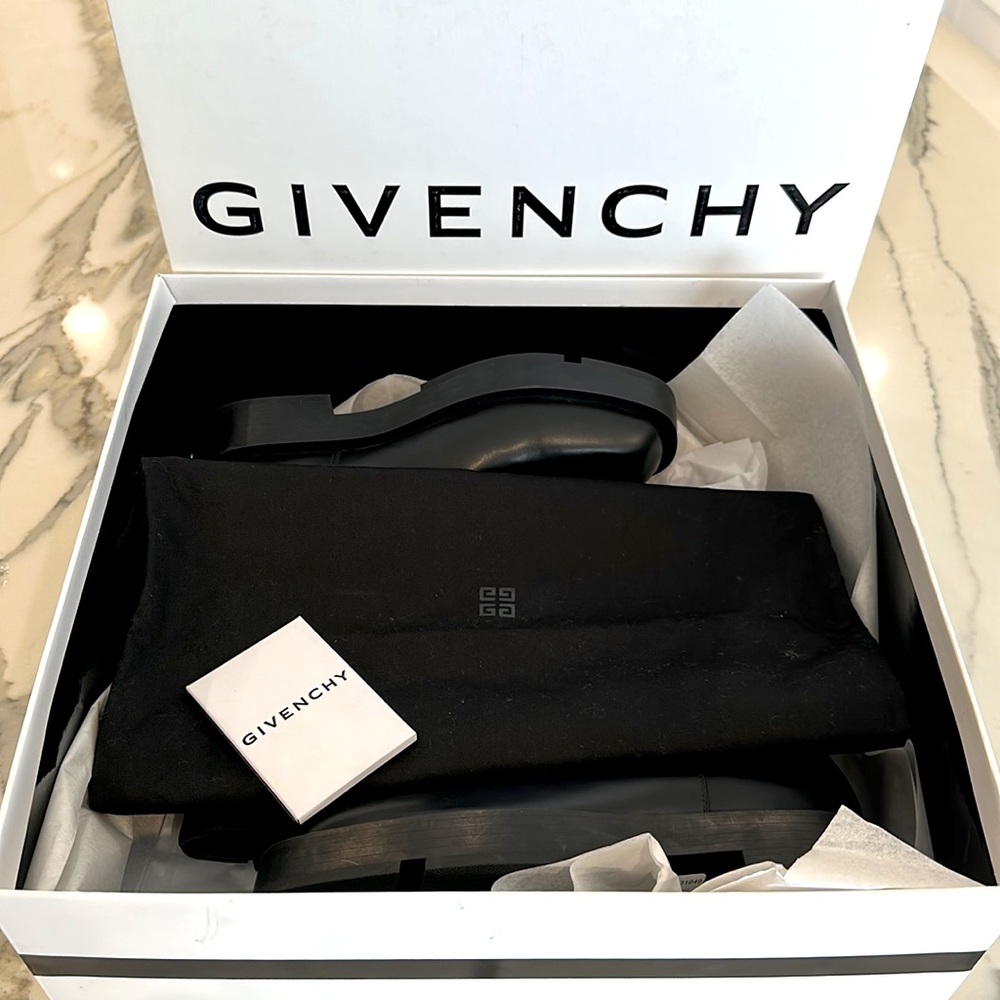 Givenchy Chelsea Boots - Picture 8 of 9